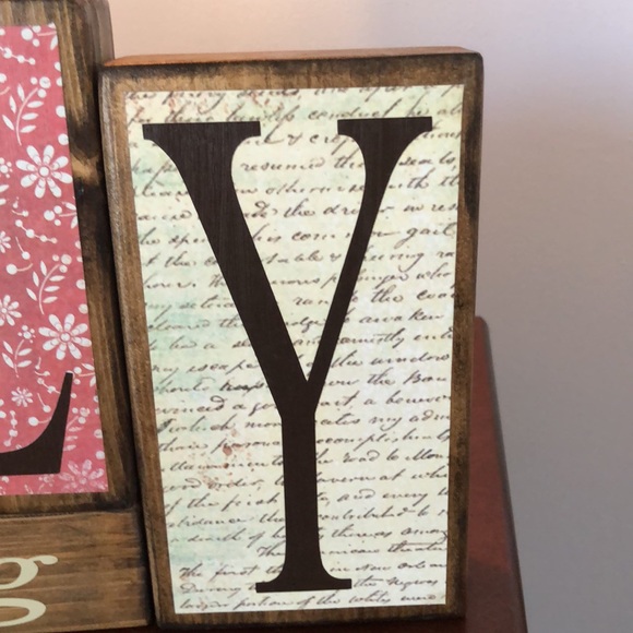 Wooden Block Decor “Family is everything” - Picture 7 of 11